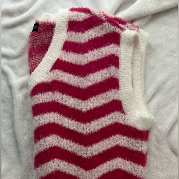 Sweater - Picture 2 of 3